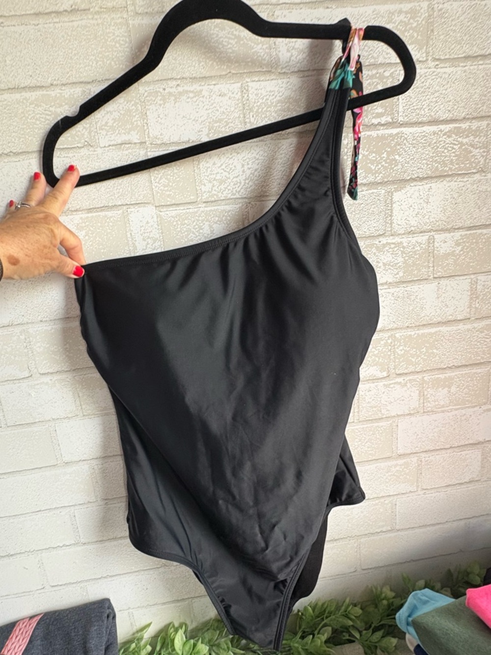 One-Shoulder Black Swimsuit Kona Sol woman’s size large